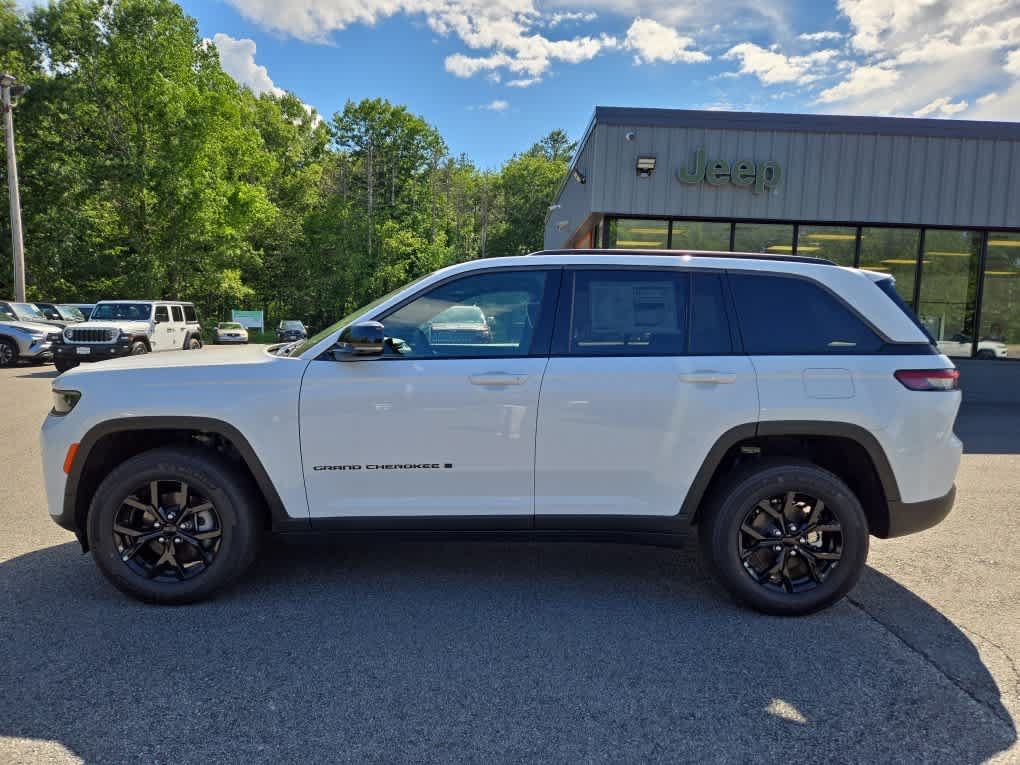 New 2026 Jeep Grand Cherokee Altitude AWD/4WD image 7