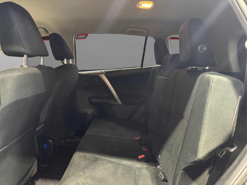 Used 2018 Toyota RAV4 LE image 10