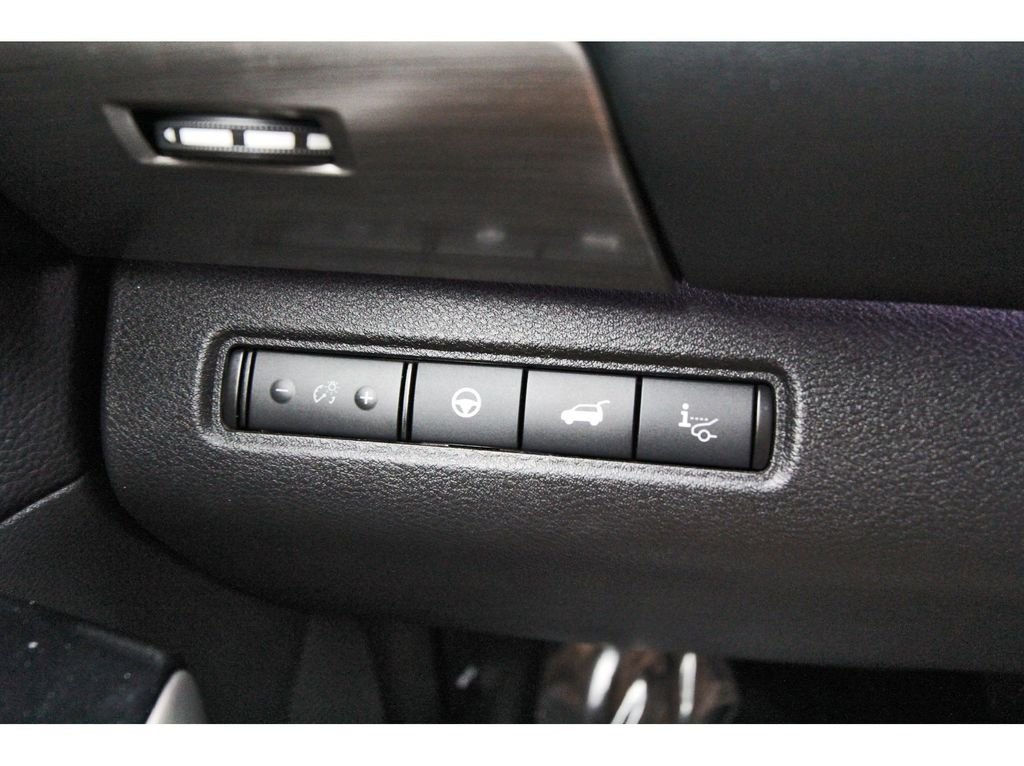 Certified 2024 Nissan Pathfinder Platinum w/ Cargo Package FWD image 19