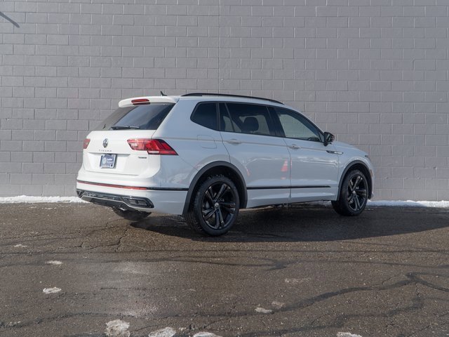 Certified 2024 Volkswagen Tiguan SE R-Line image 7