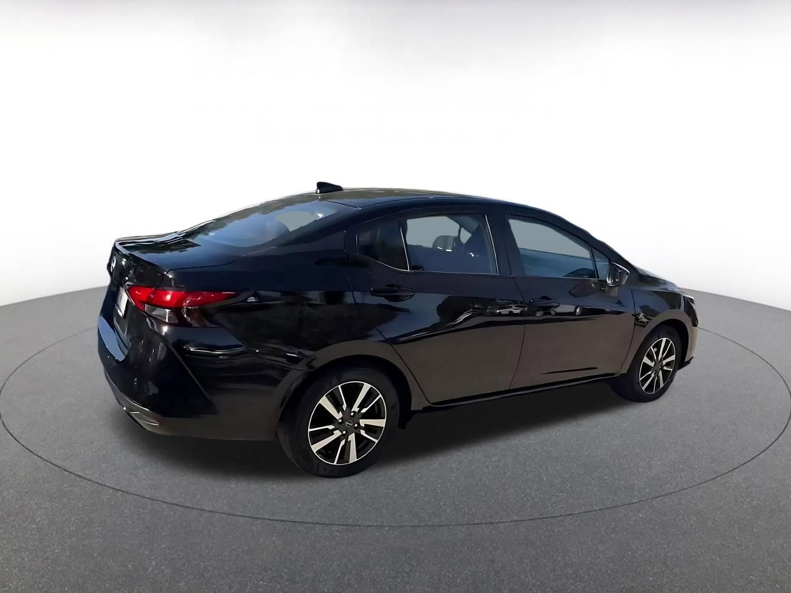 Used 2025 Nissan Versa SV image 14