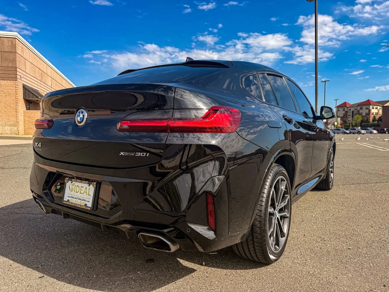 Used 2022 BMW X4 xDrive30i w/ M Sport Package 2 image 4