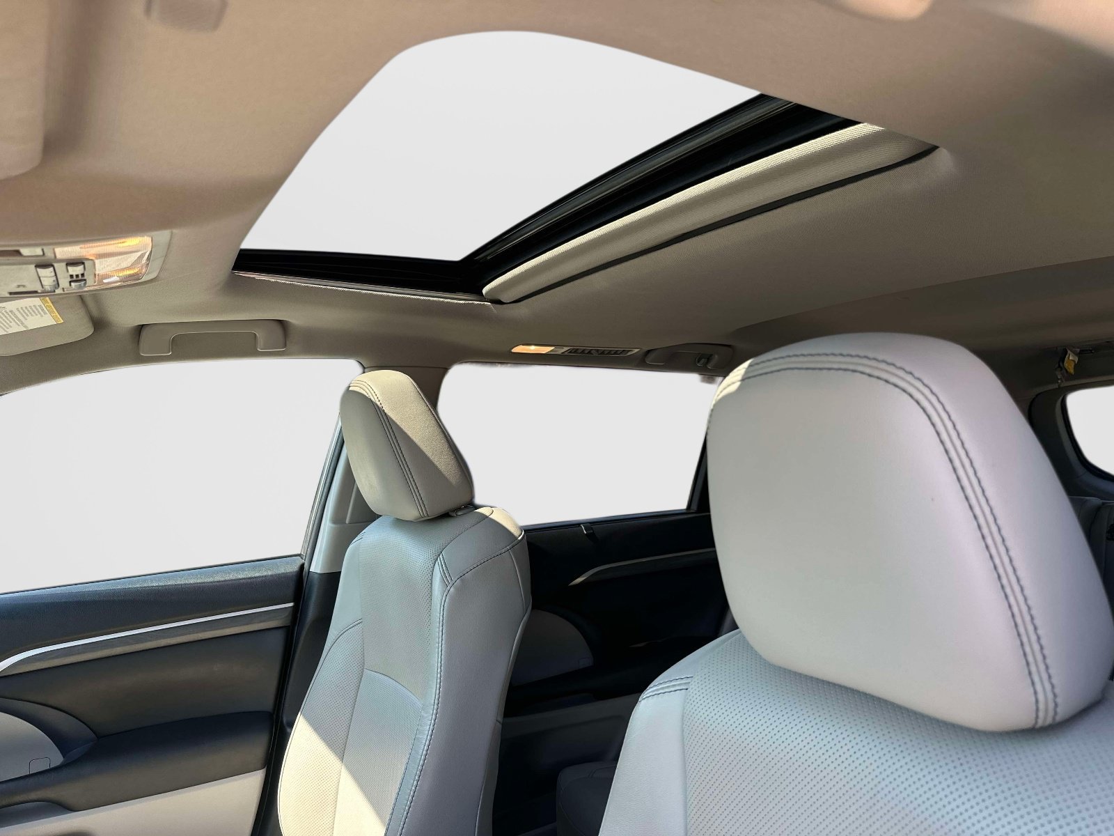 Used 2019 Toyota Highlander Limited AWD/4WD image 18