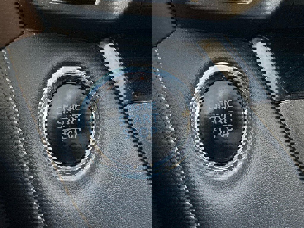 Used 2015 Toyota RAV4 Limited w/ Technology Package image 20