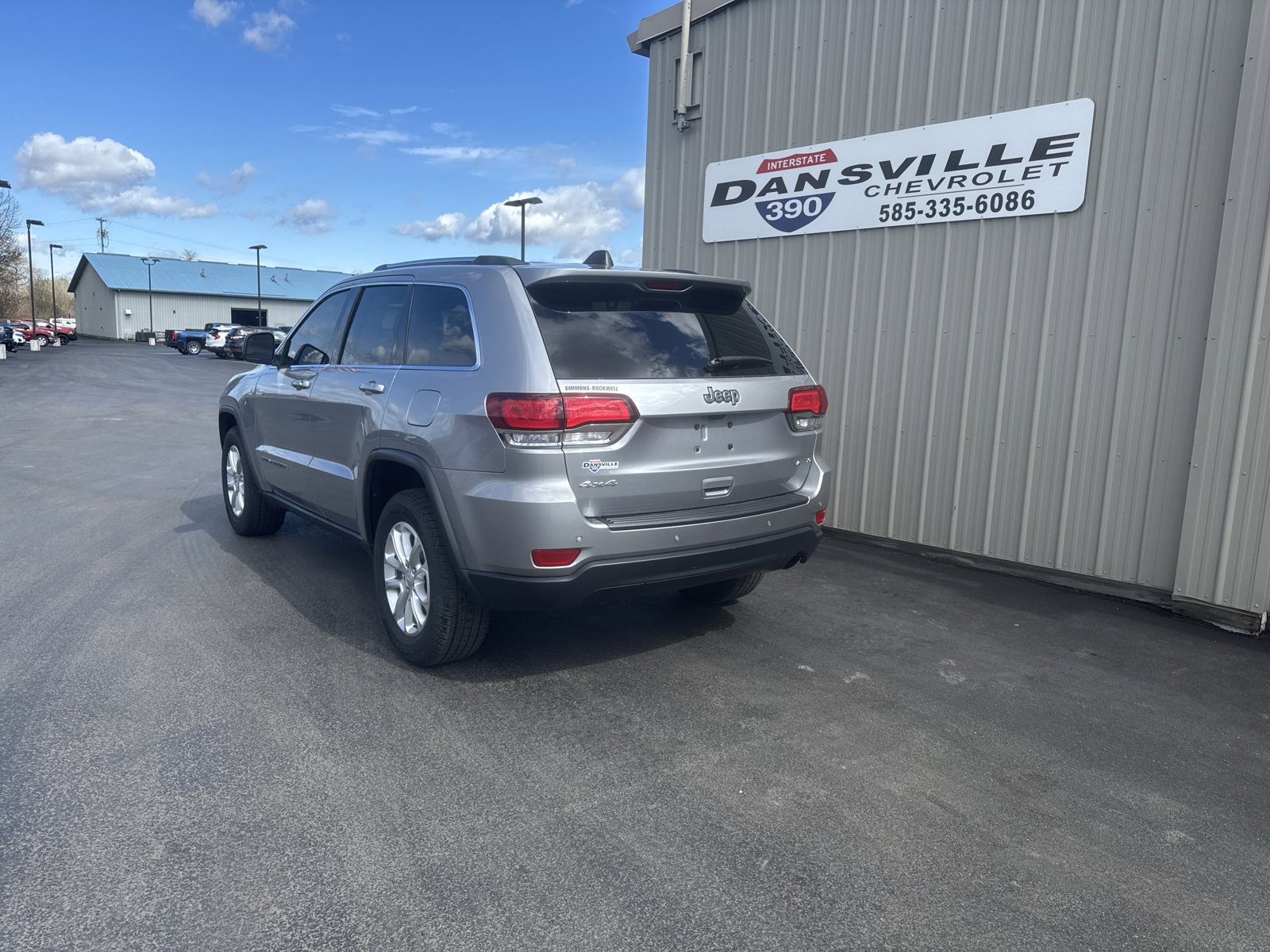 Used 2021 Jeep Grand Cherokee Laredo AWD/4WD image 6