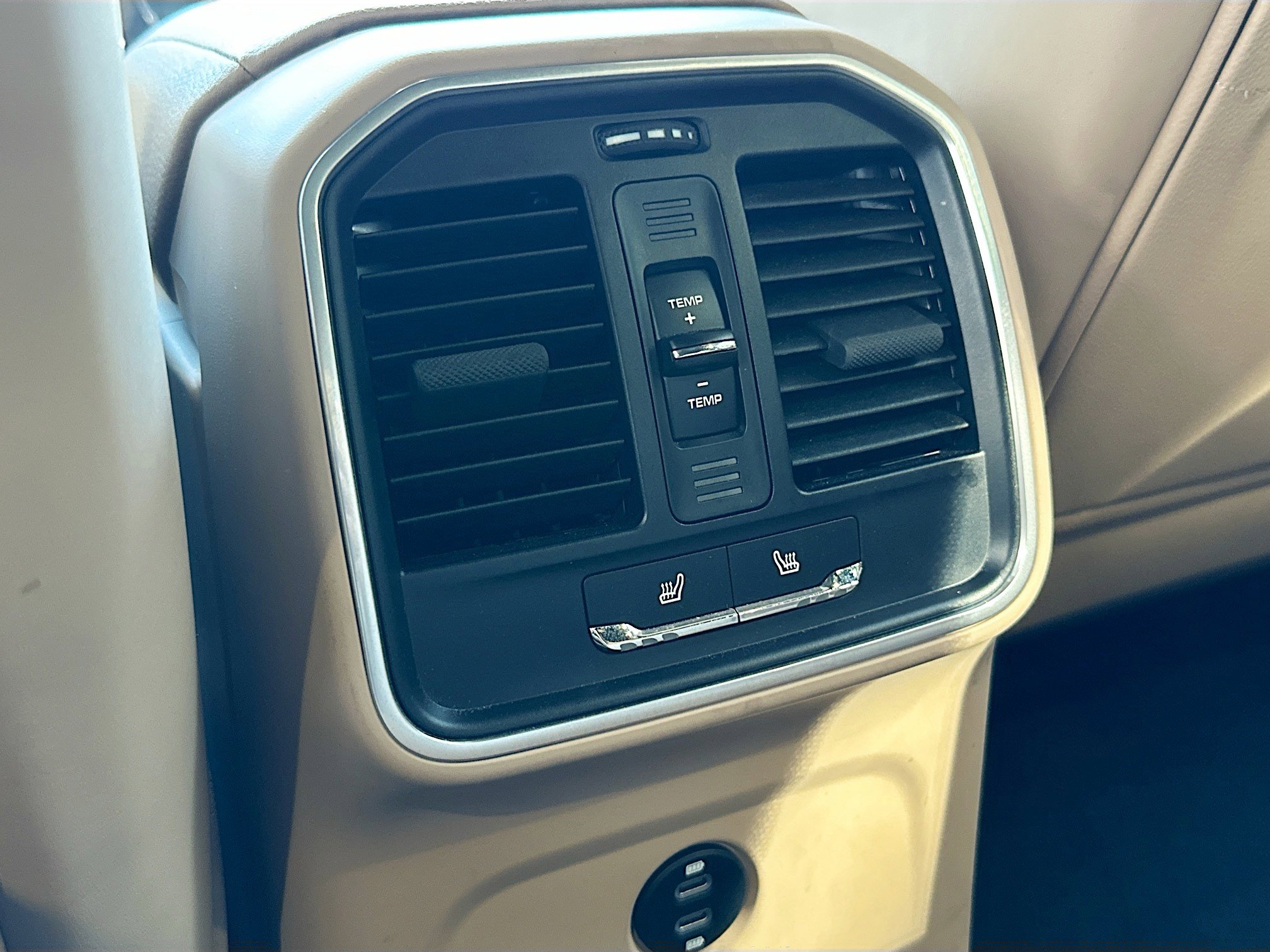 Used 2022 Porsche Macan image 27