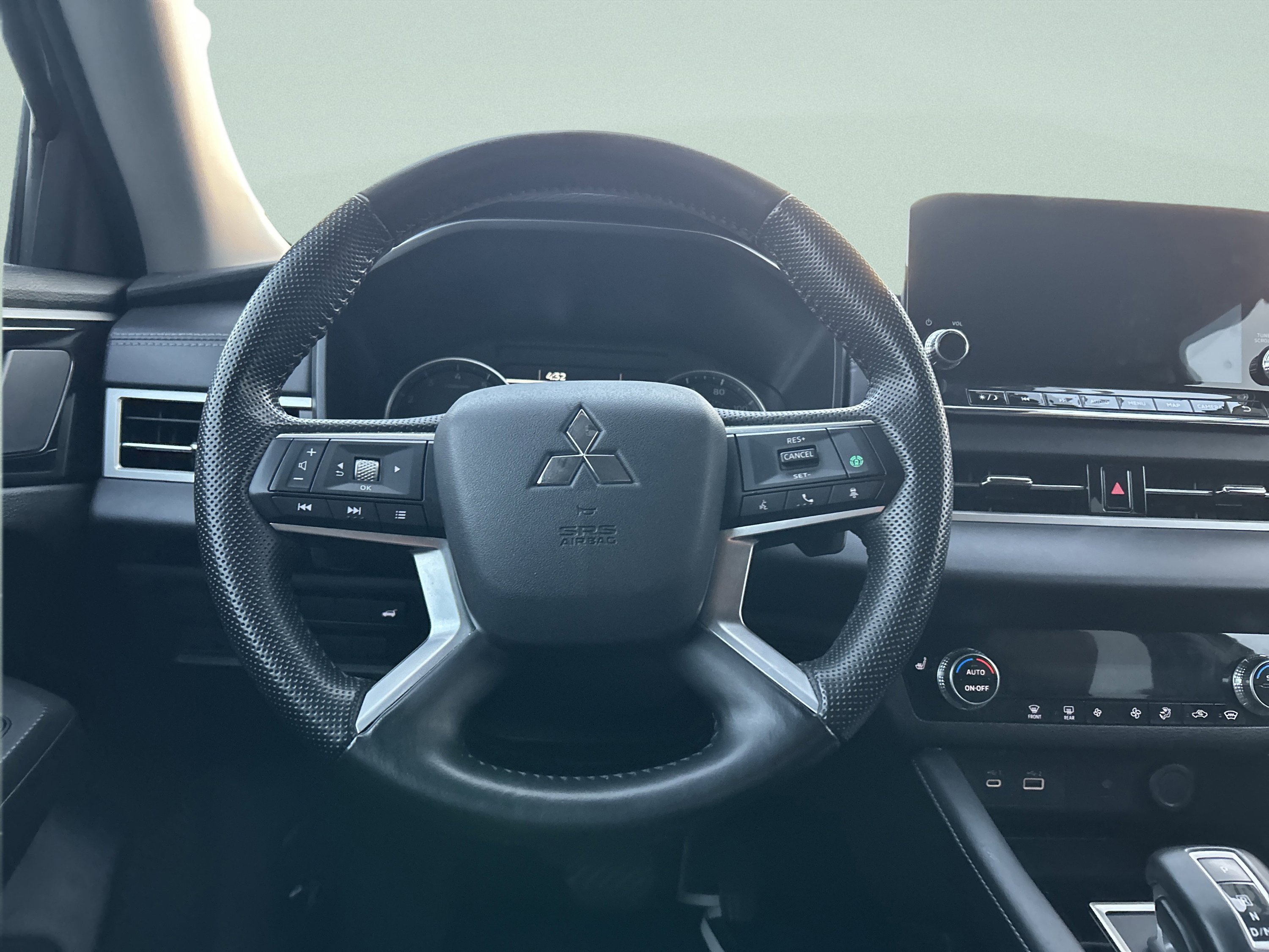 Used 2024 Mitsubishi Outlander SE image 29