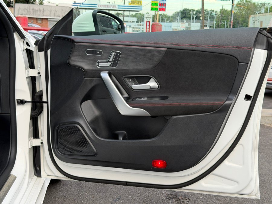 Used 2023 Mercedes-Benz CLA 250 4MATIC image 37