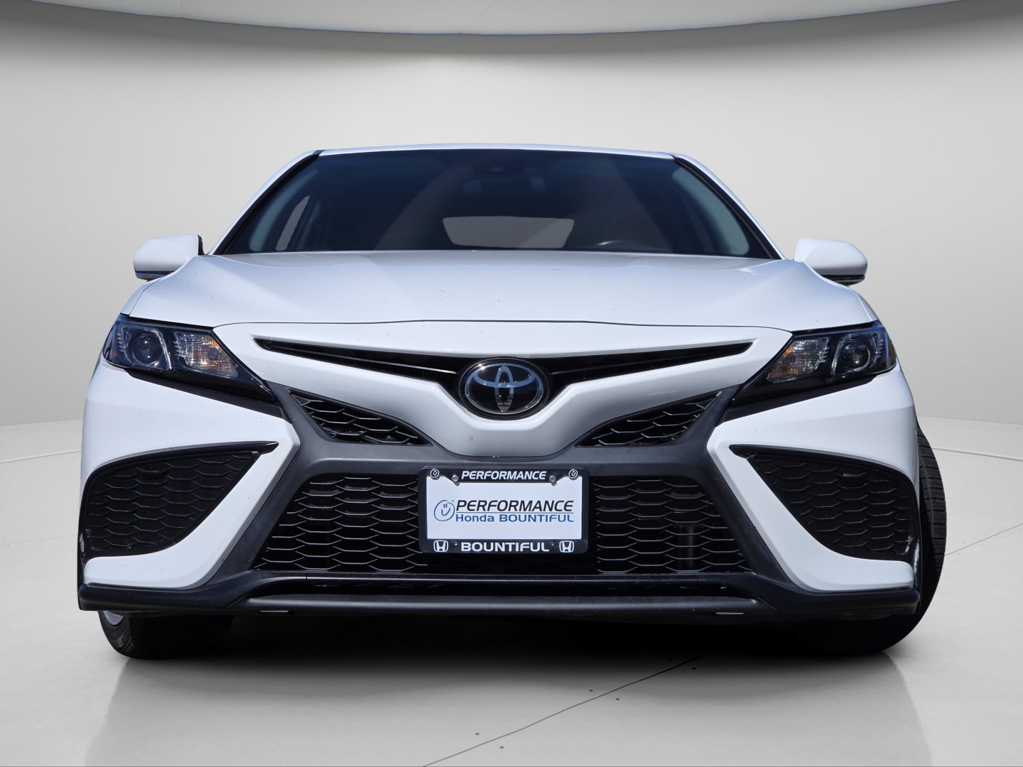 Used 2023 Toyota Camry SE AWD/4WD image 3