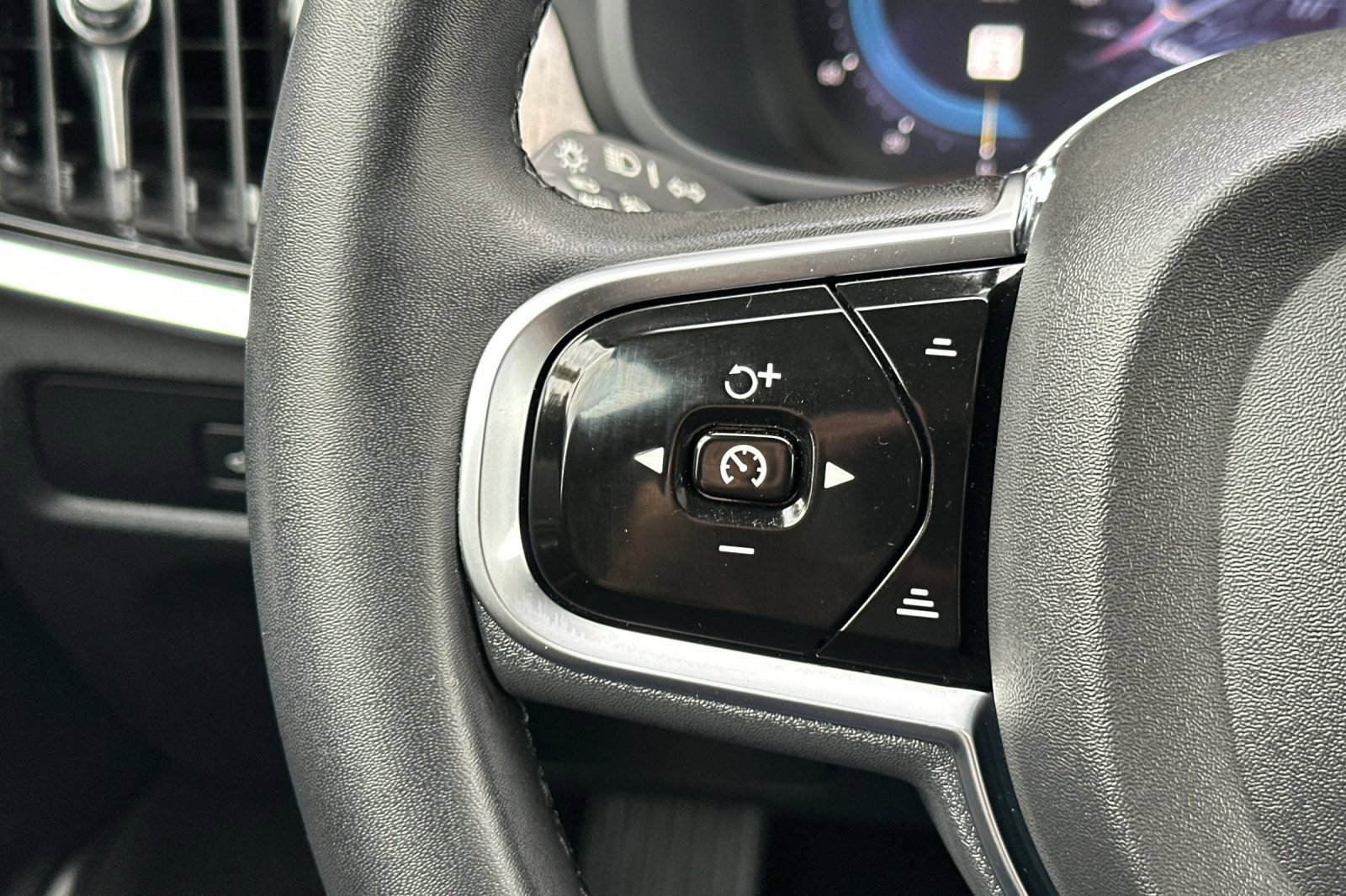 Certified 2023 Volvo S90 B6 Plus w/ Protection Package Premier image 29