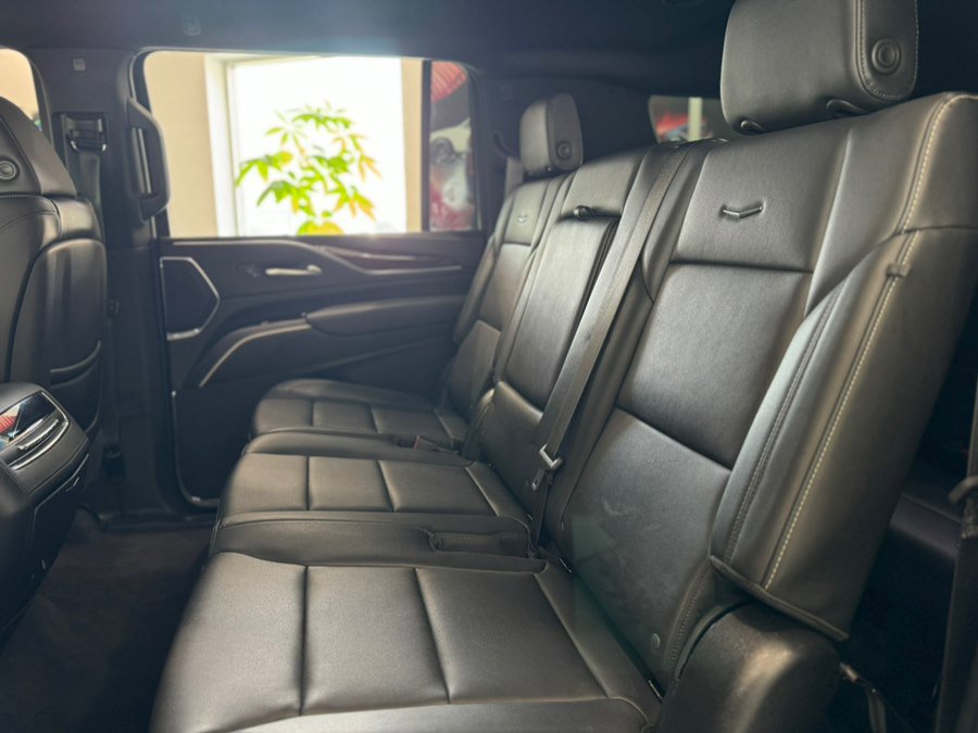 Used 2023 Cadillac Escalade ESV Luxury image 14
