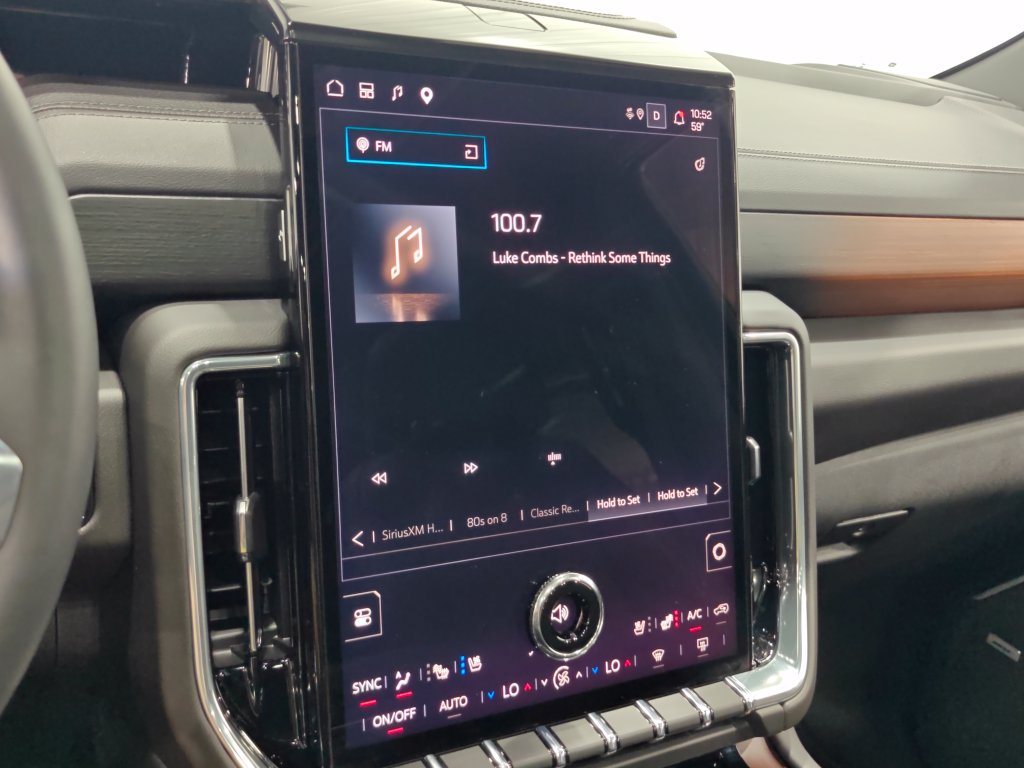 Used 2025 GMC Yukon Denali w/ Sun & Power Step Package AWD/4WD image 43