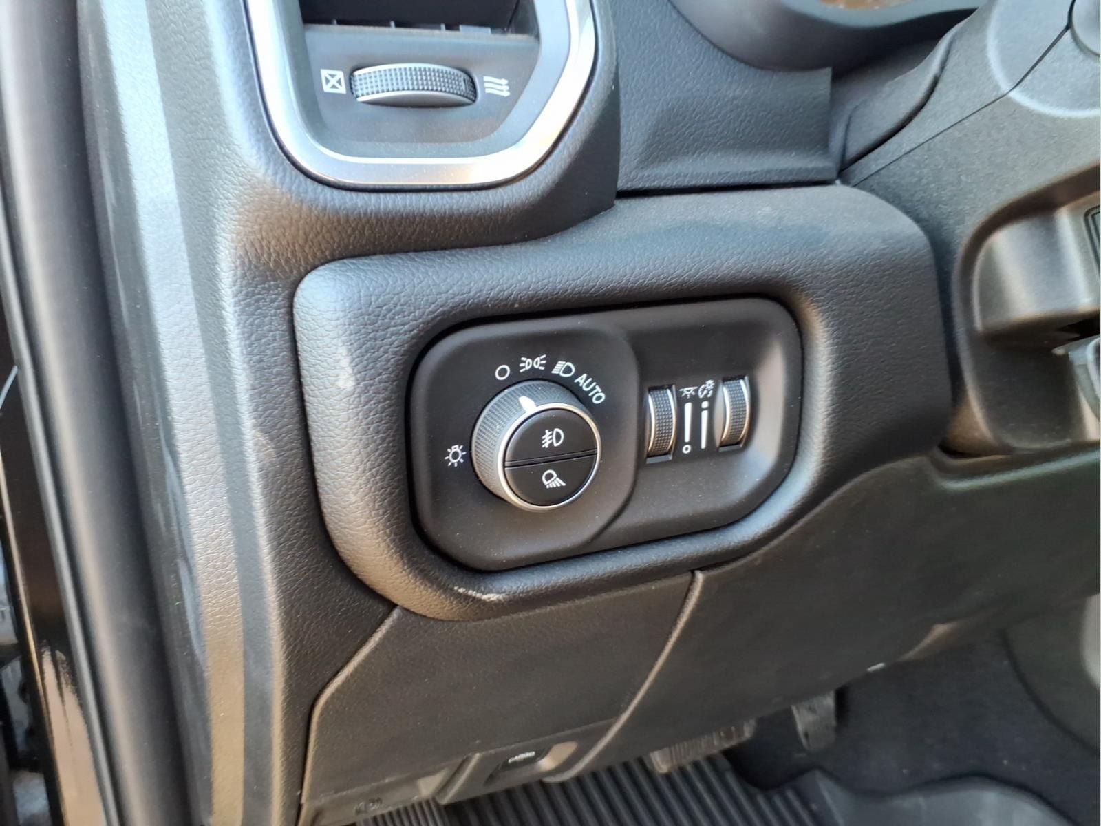 Used 2025 RAM 3500 Laramie AWD/4WD image 16