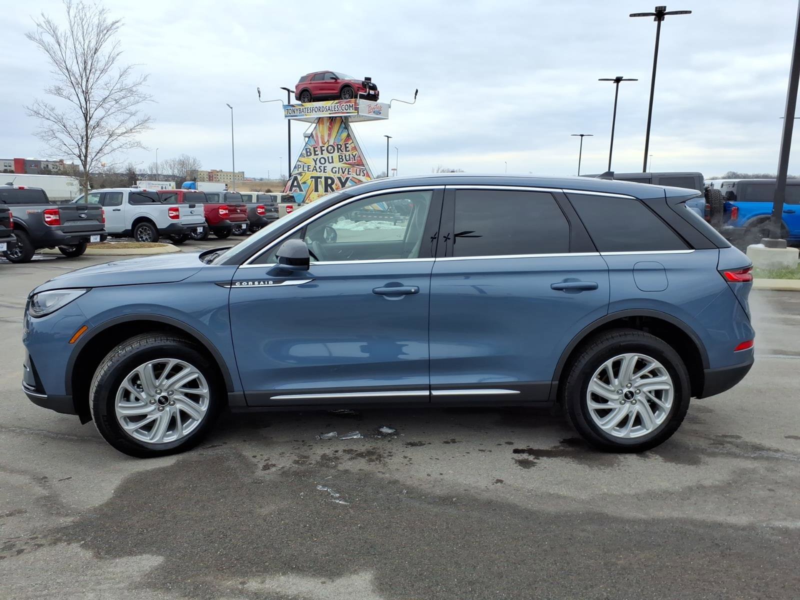 Used 2024 Lincoln Corsair Premiere image 6