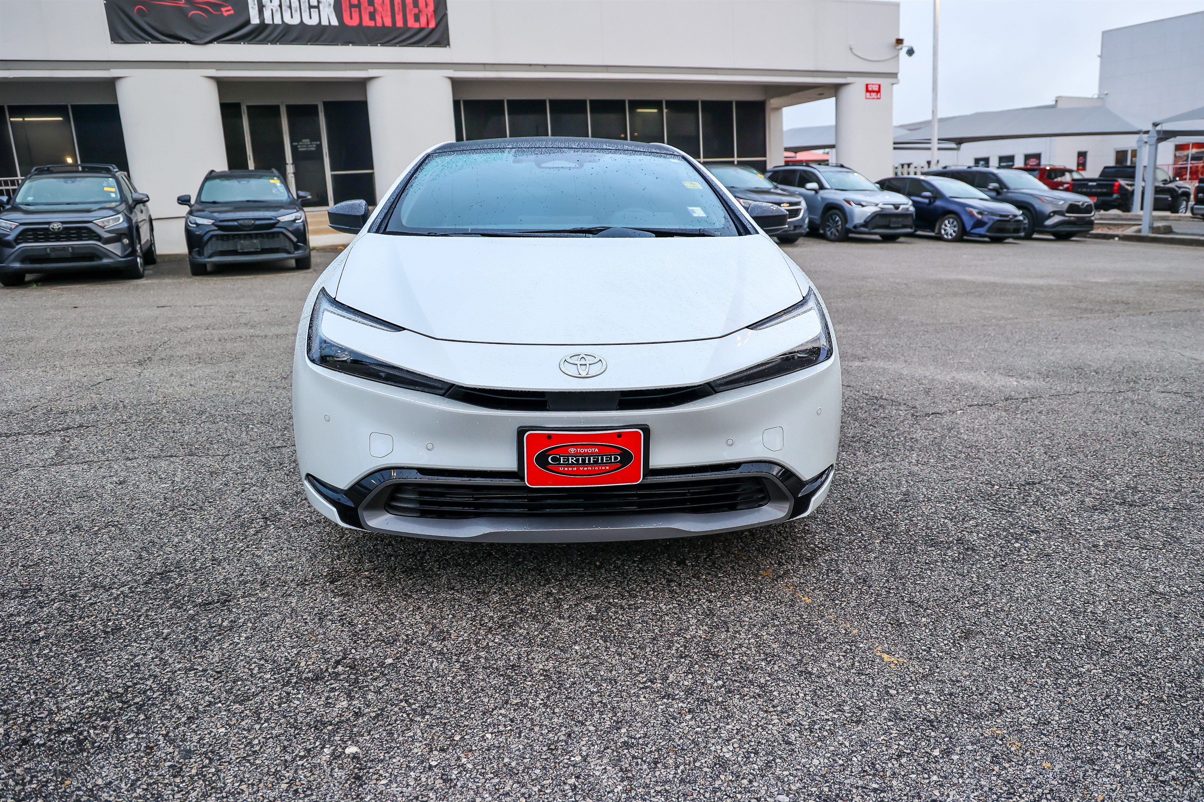 Used 2023 Toyota Prius XLE FWD image 3