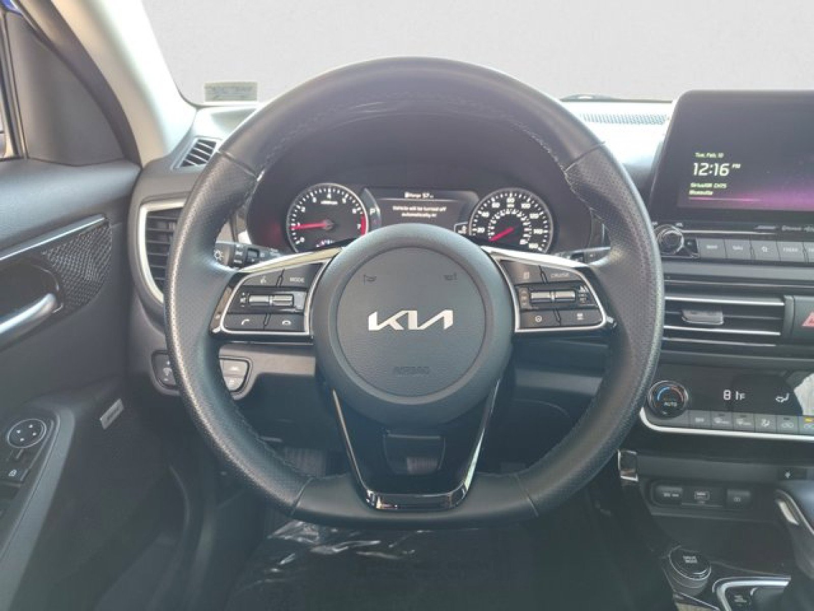 Used 2023 Kia Seltos SX w/ SX Sunroof Package image 16