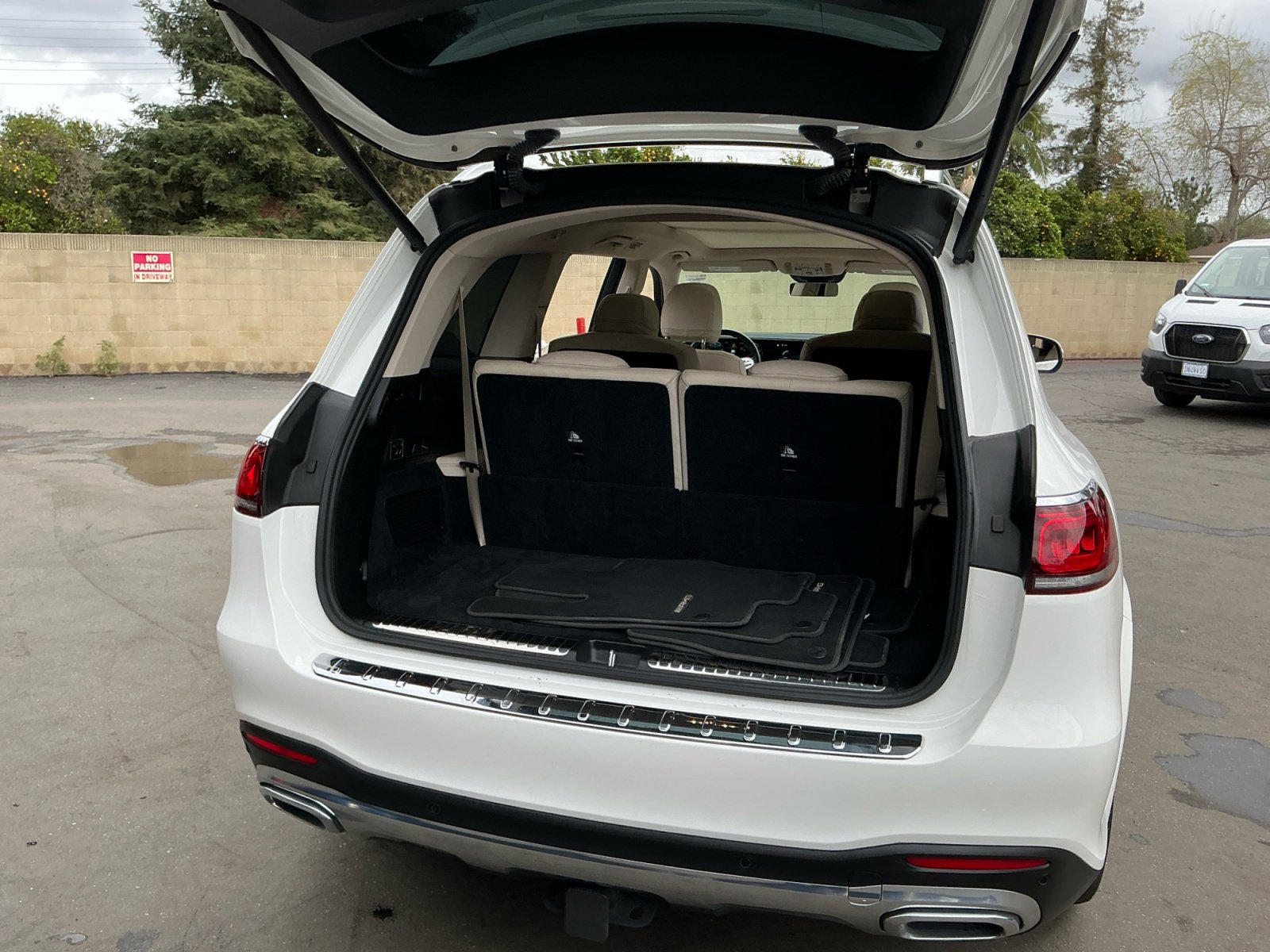 Used 2022 Mercedes-Benz GLS 450 4MATIC w/ AMG Line Exterior image 26