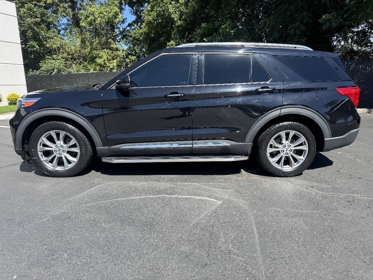 Used 2020 Ford Explorer Limited AWD/4WD image 2