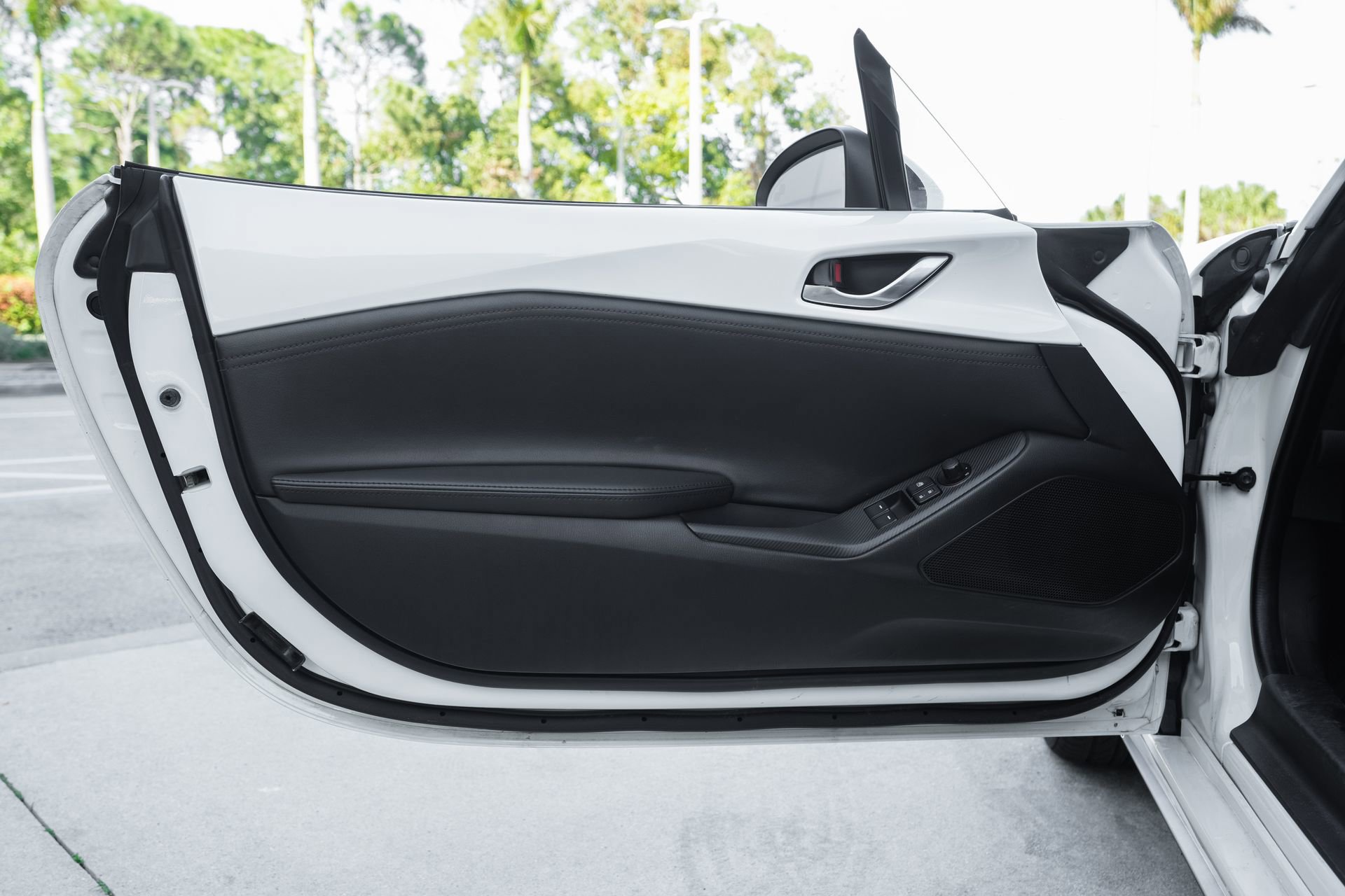 Used 2018 MAZDA MX-5 Miata RF Grand Touring image 35