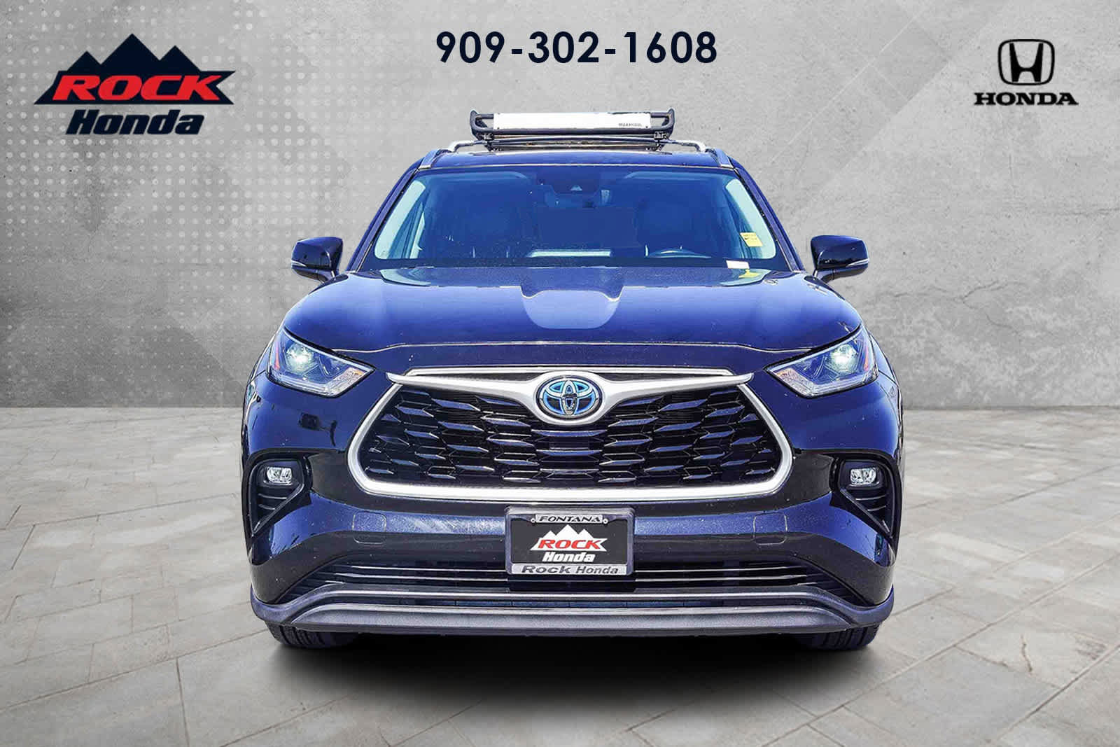 Used 2021 Toyota Highlander XLE image 2