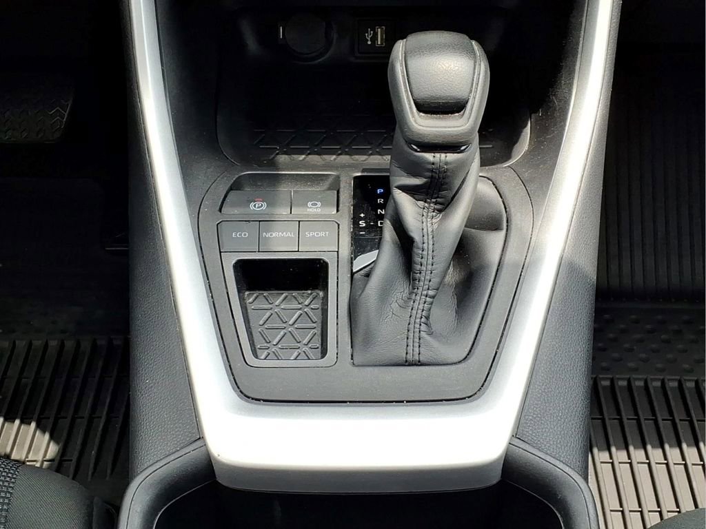 Used 2024 Toyota RAV4 LE FWD image 18