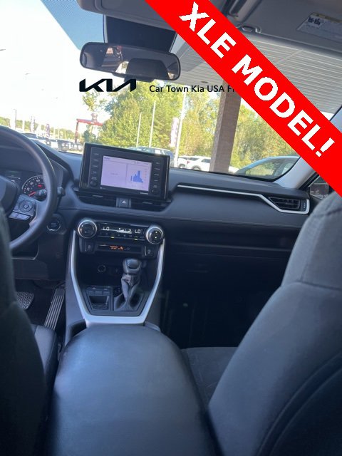 Used 2022 Toyota RAV4 XLE image 11