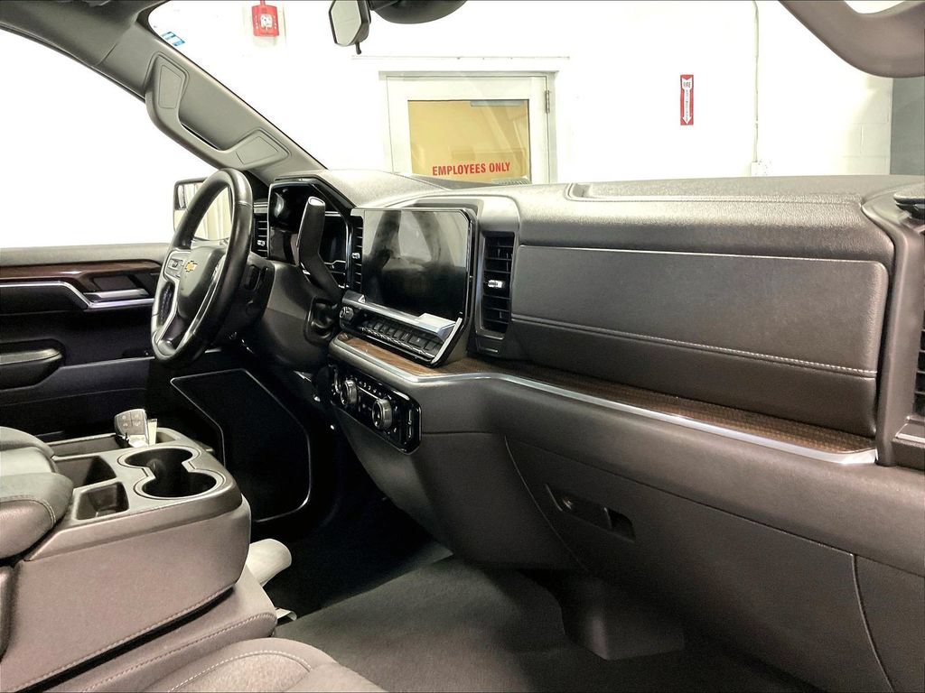 Used 2023 Chevrolet Silverado 1500 LT AWD/4WD image 11