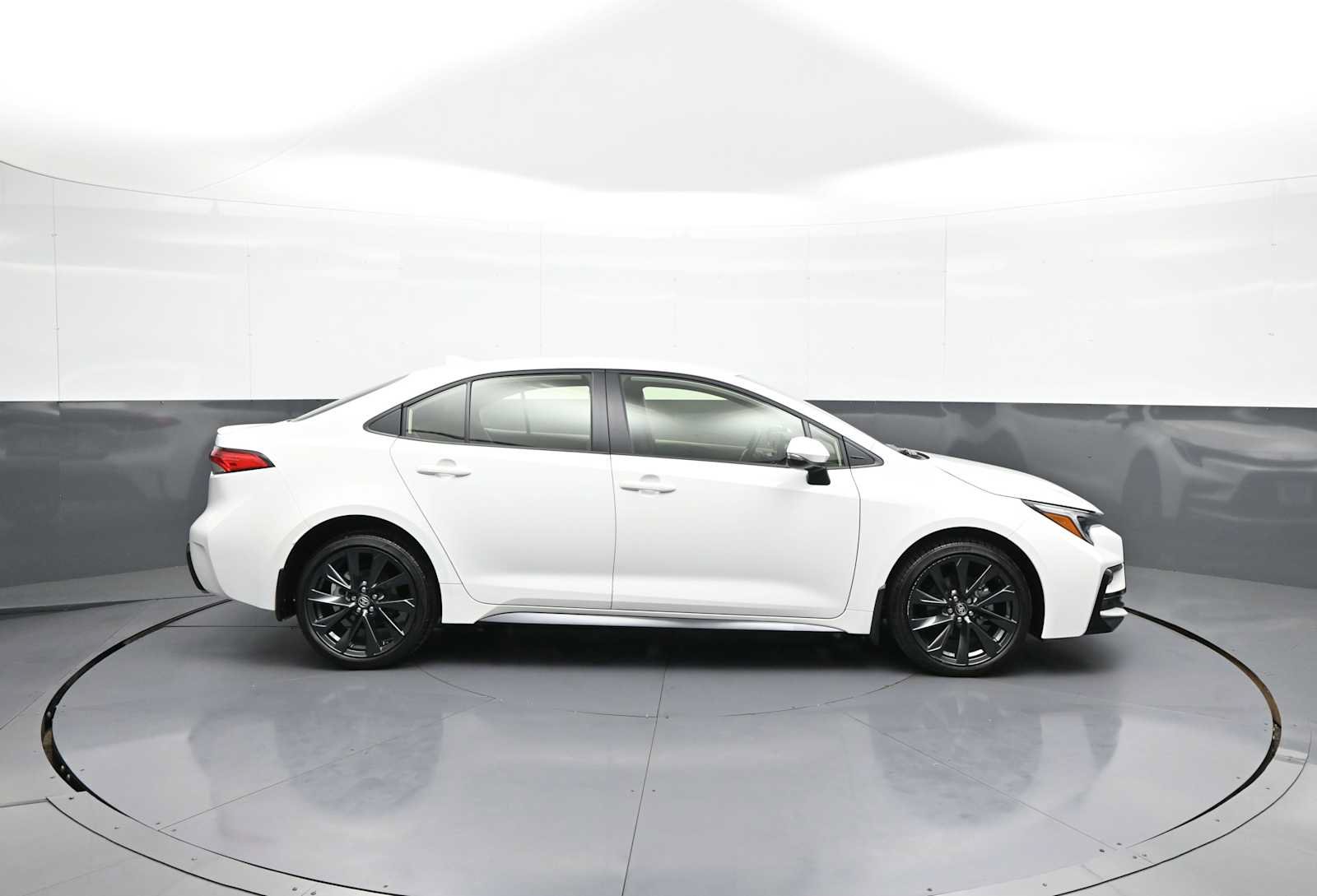 Certified 2026 Toyota Corolla SE FWD image 5