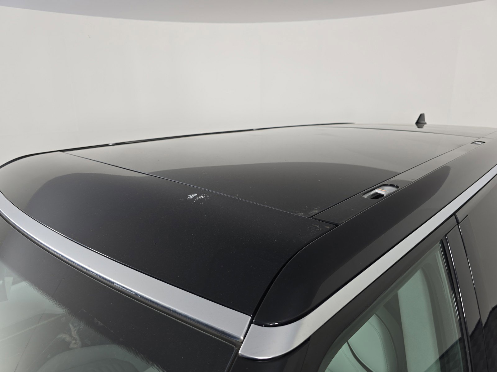 Used 2024 Rivian R1S Adventure image 13