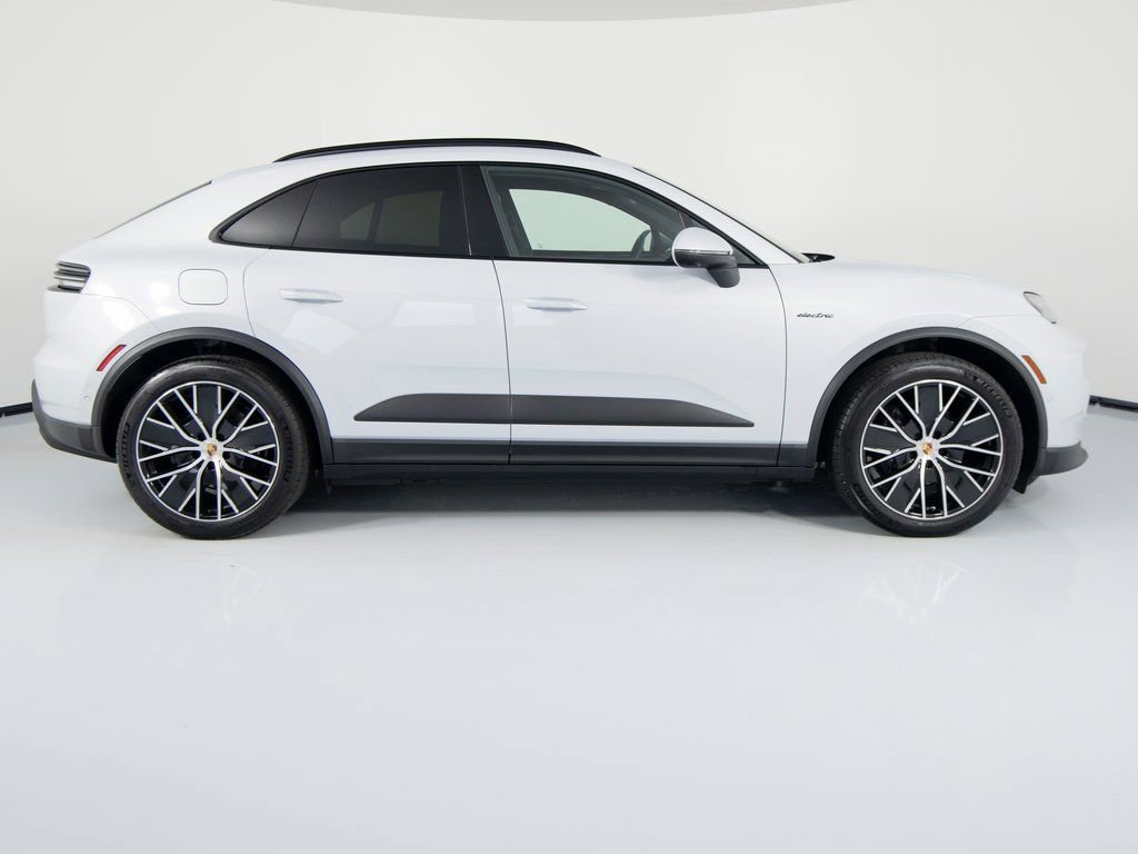 New 2026 Porsche Macan 4 Electric image 11