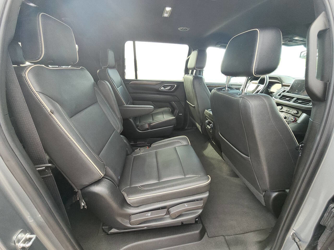 Used 2023 Chevrolet Suburban Premier image 41