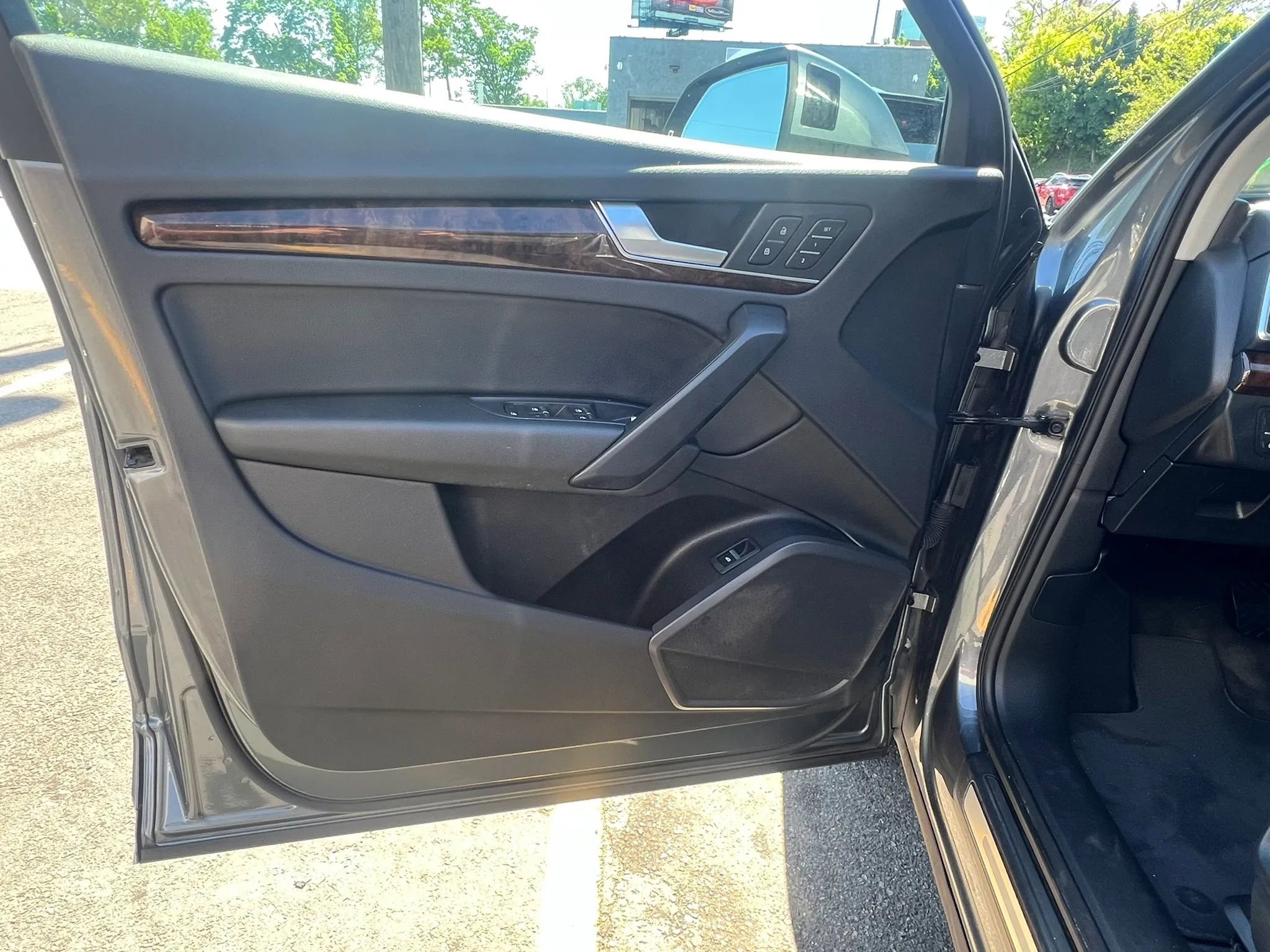 Used 2018 Audi Q5 2.0T Premium Plus w/ Premium Plus Package AWD/4WD image 11