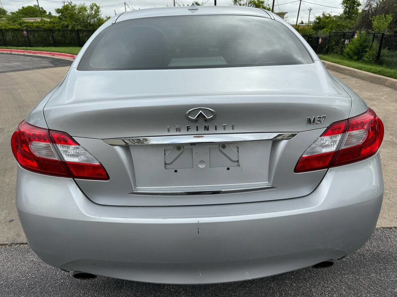 Used 2011 INFINITI M37 w/ Premium Pkg RWD image 6