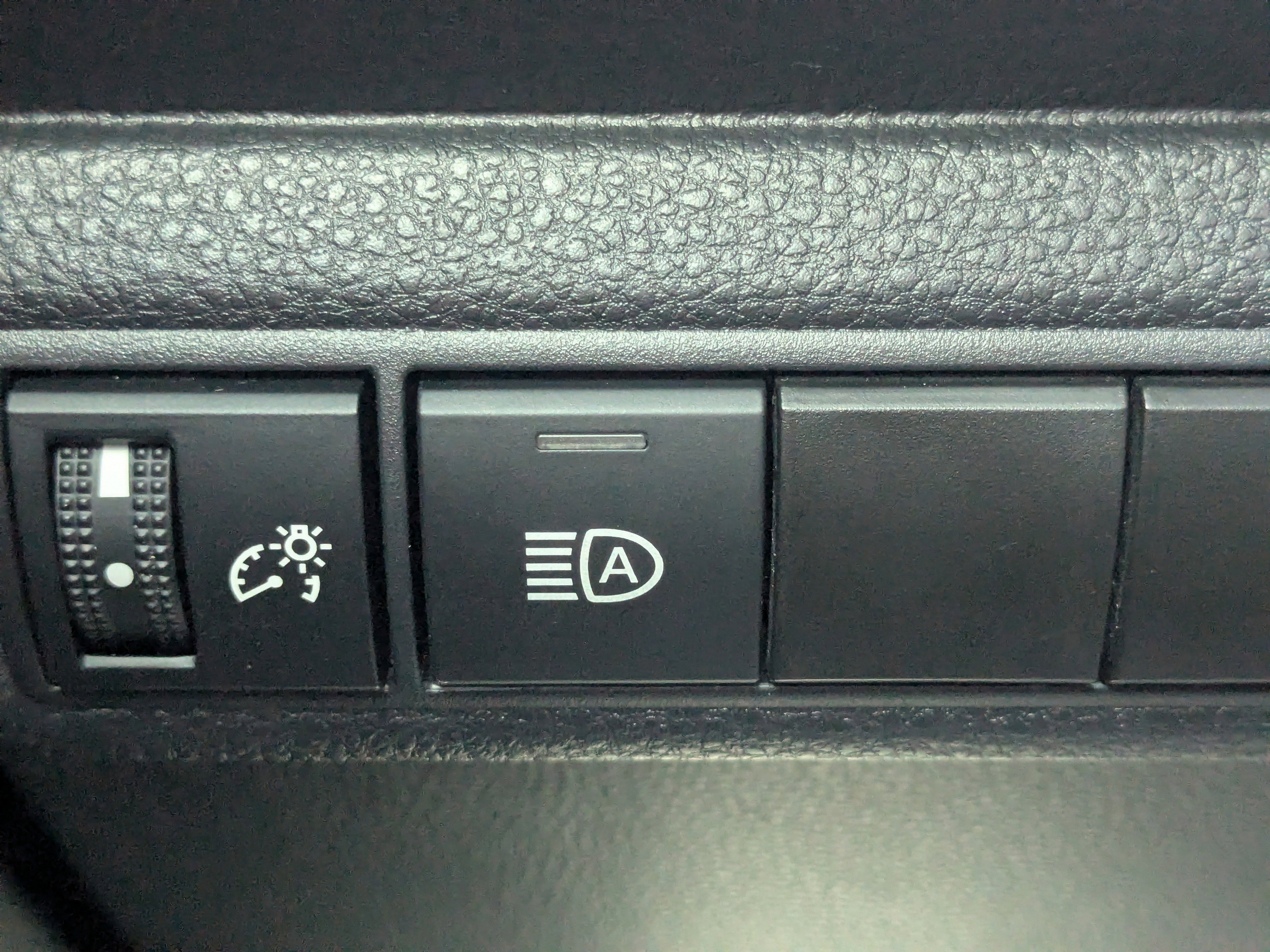 Used 2025 Toyota Corolla LE FWD image 33