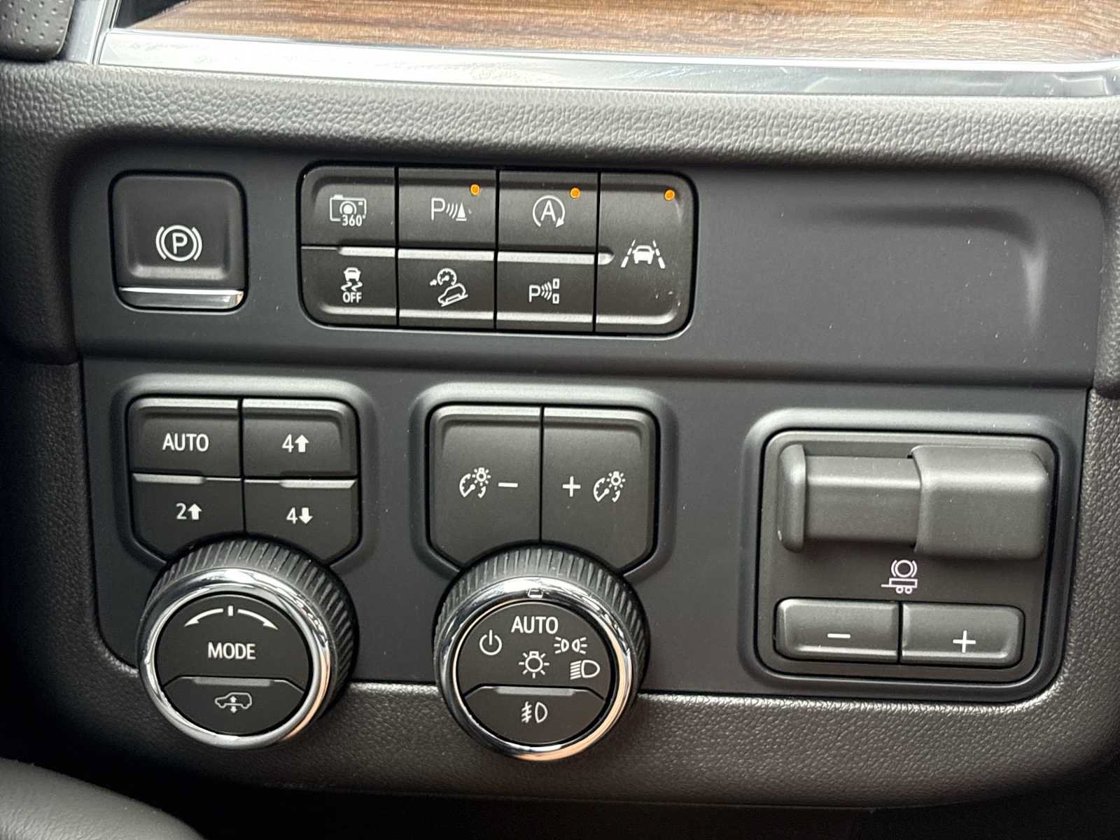 New 2026 Chevrolet Tahoe High Country AWD/4WD image 36