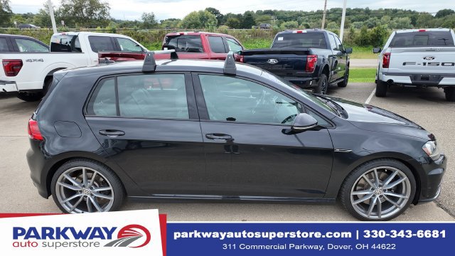 Used 2017 Volkswagen Golf R 4-Door AWD/4WD image 9
