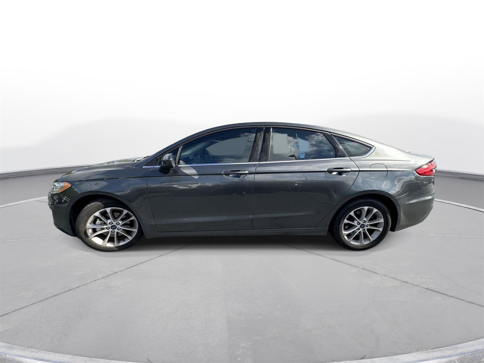 Used 2019 Ford Fusion SE FWD image 9