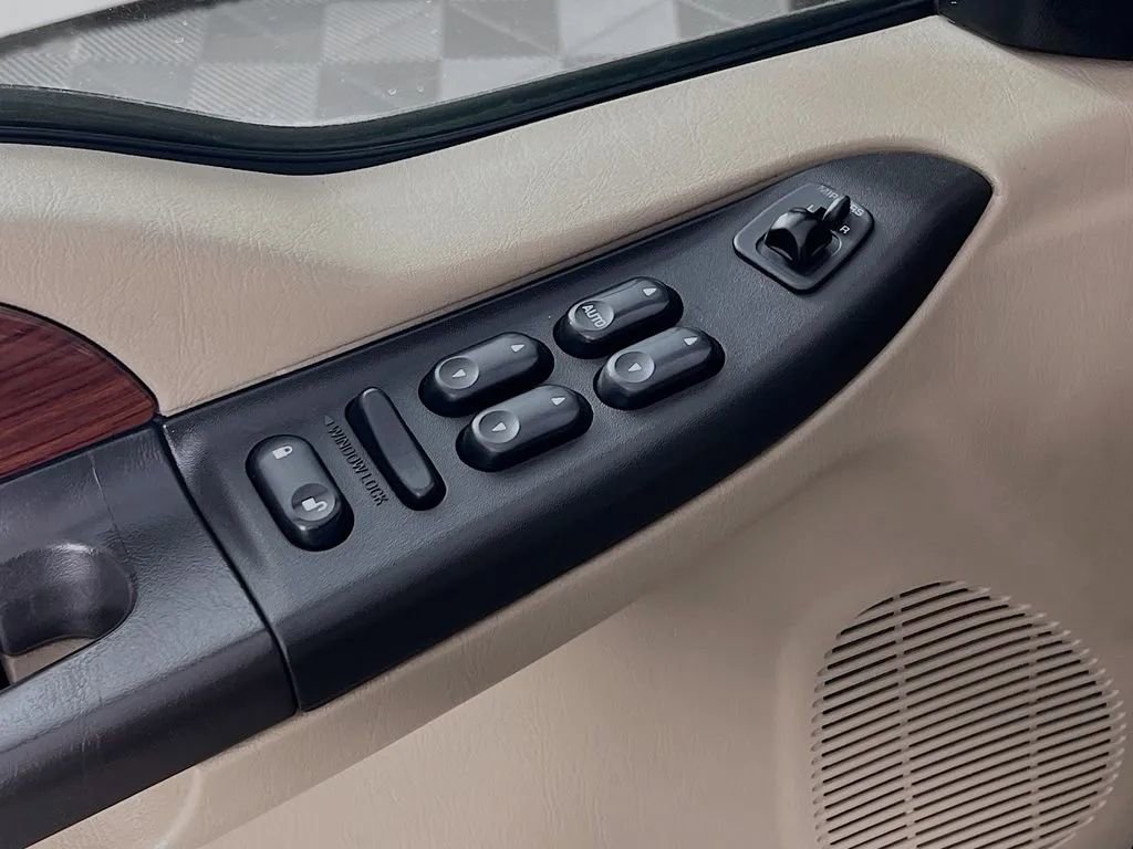 Used 2005 Ford Excursion Limited image 17