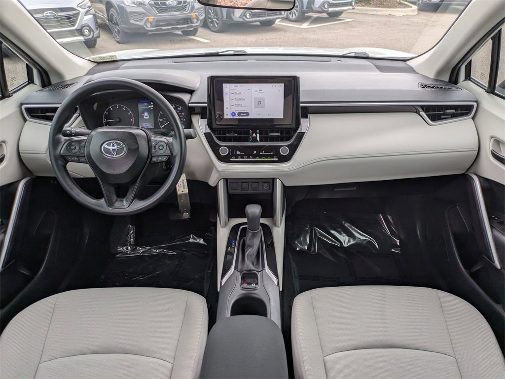 Used 2025 Toyota Corolla Cross L image 13
