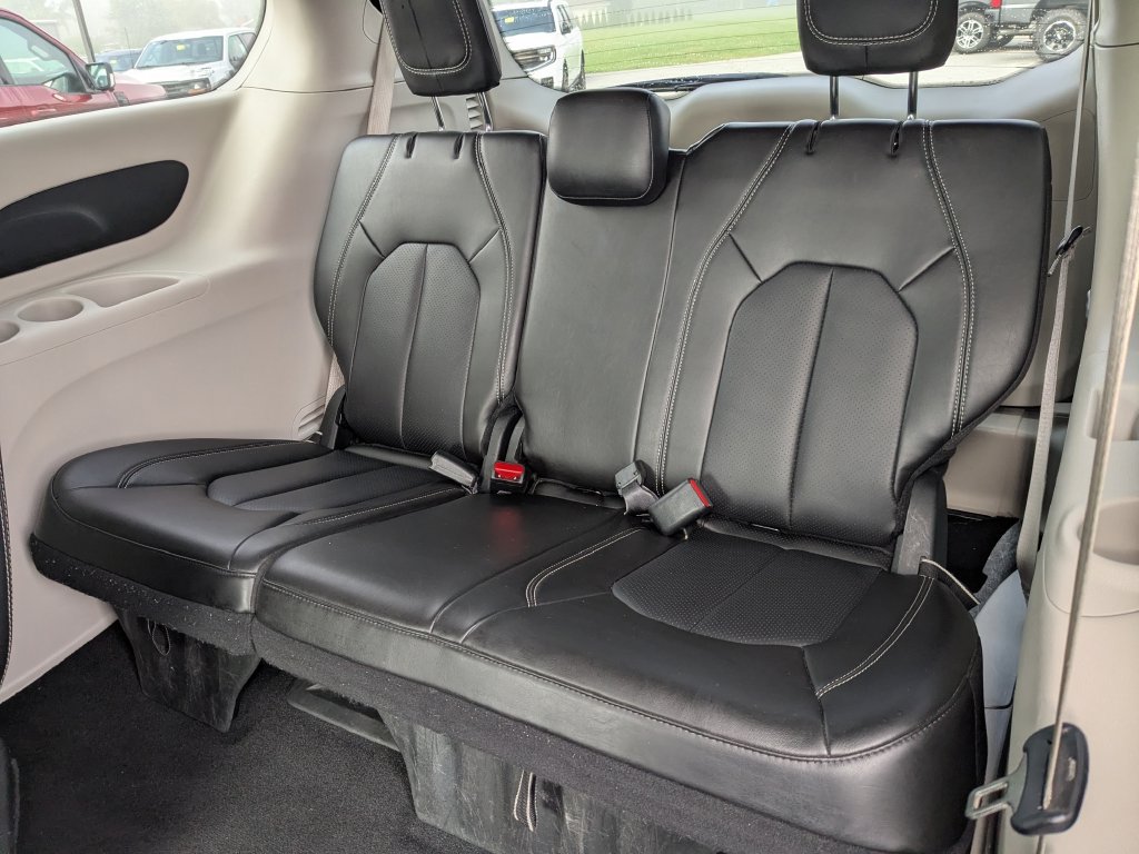 Used 2024 Chrysler Pacifica Touring-L FWD image 26