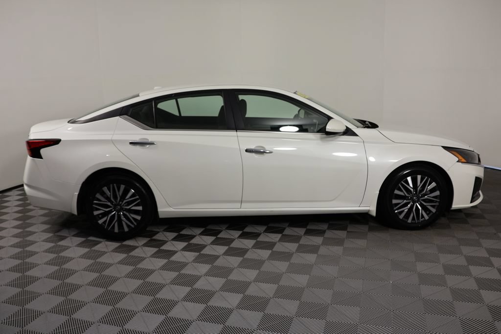 Used 2023 Nissan Altima 2.5 SV FWD image 9