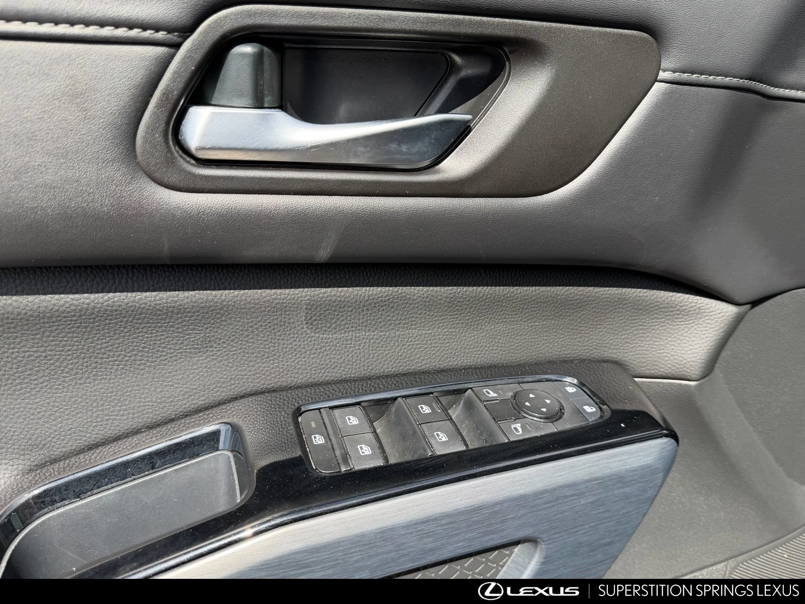 Used 2024 Nissan Pathfinder SL w/ SL Premium Package FWD image 25