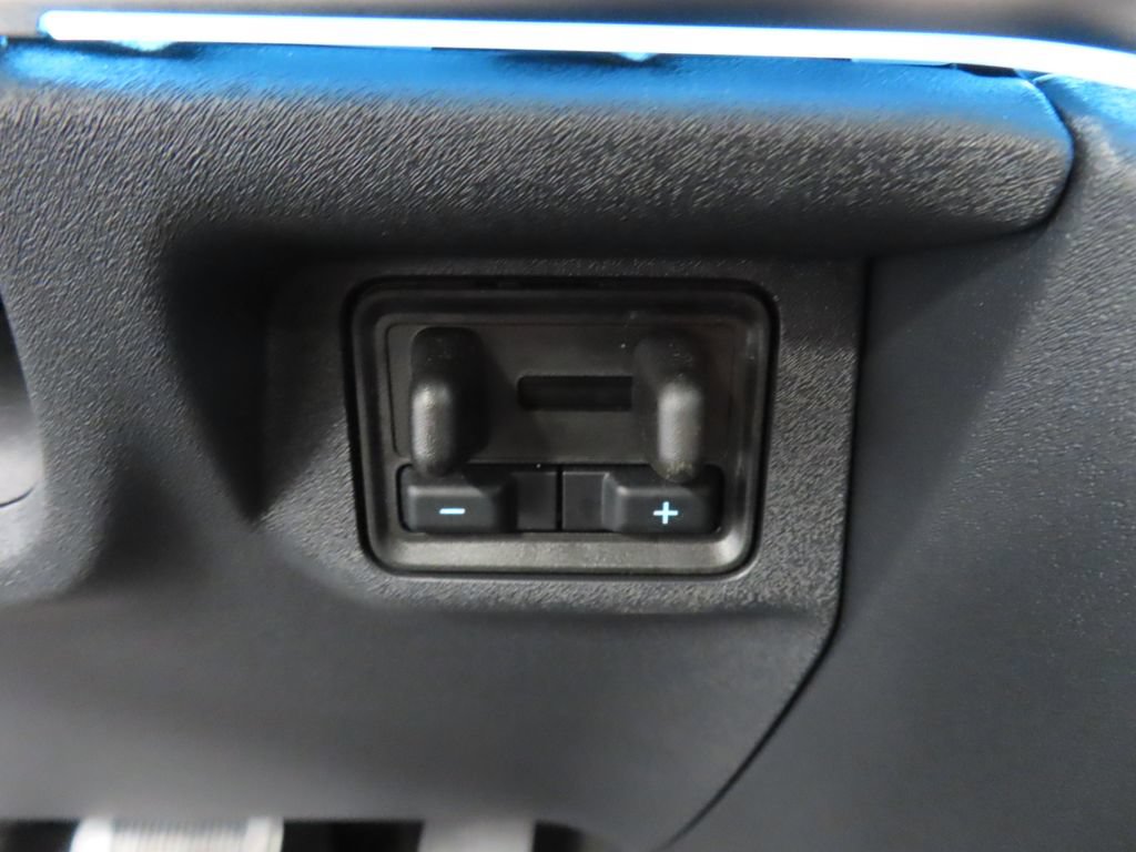 Used 2025 Ford Expedition Max Platinum w/ Platinum Ultimate Package AWD/4WD image 70