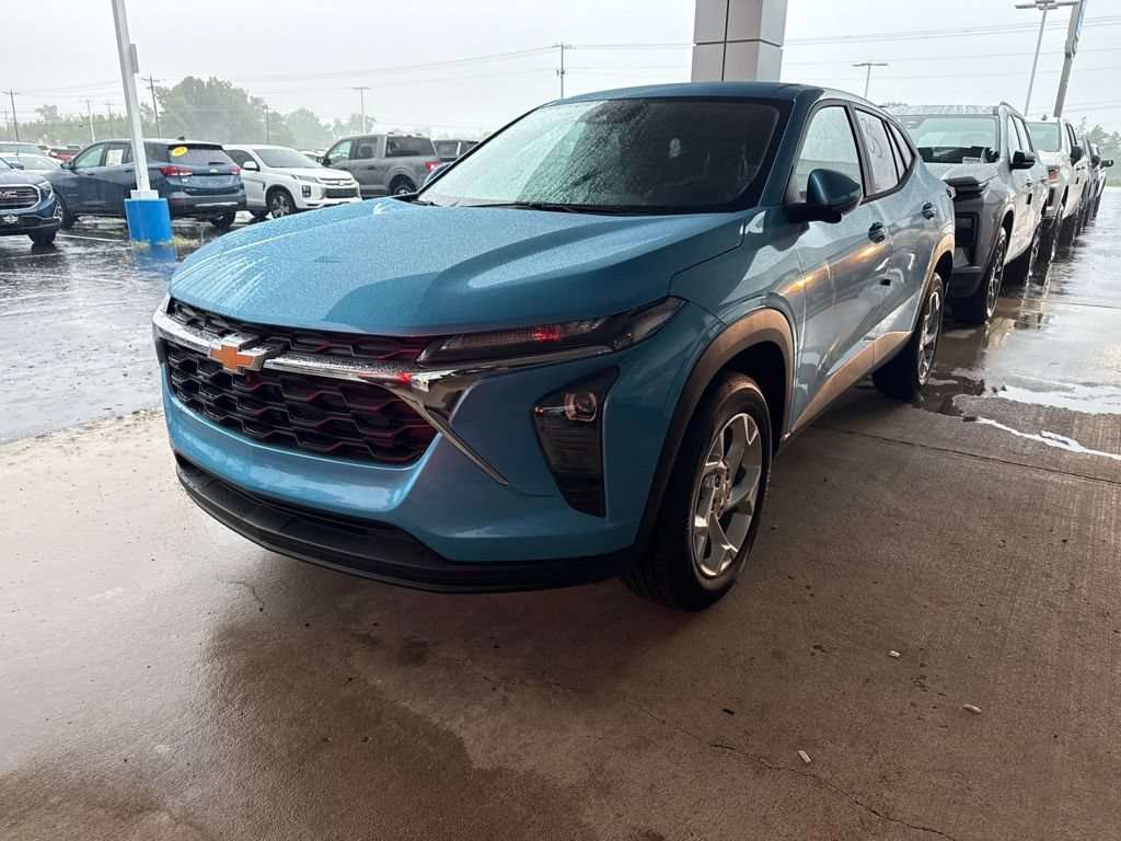 New 2026 Chevrolet Trax LS w/ LS Convenience Package FWD image 1