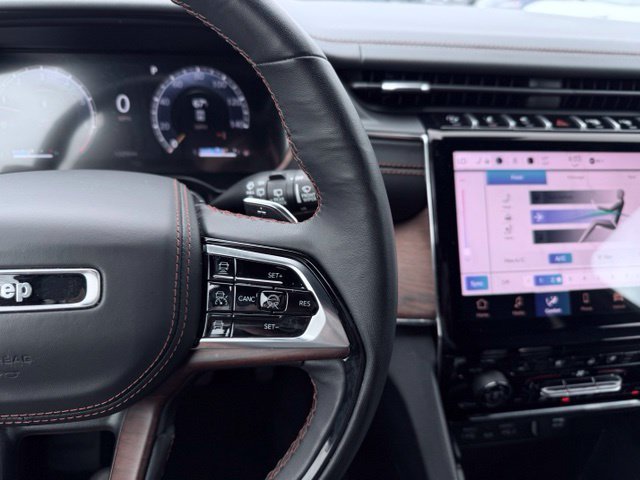 Certified 2025 Jeep Grand Cherokee Summit AWD/4WD image 33