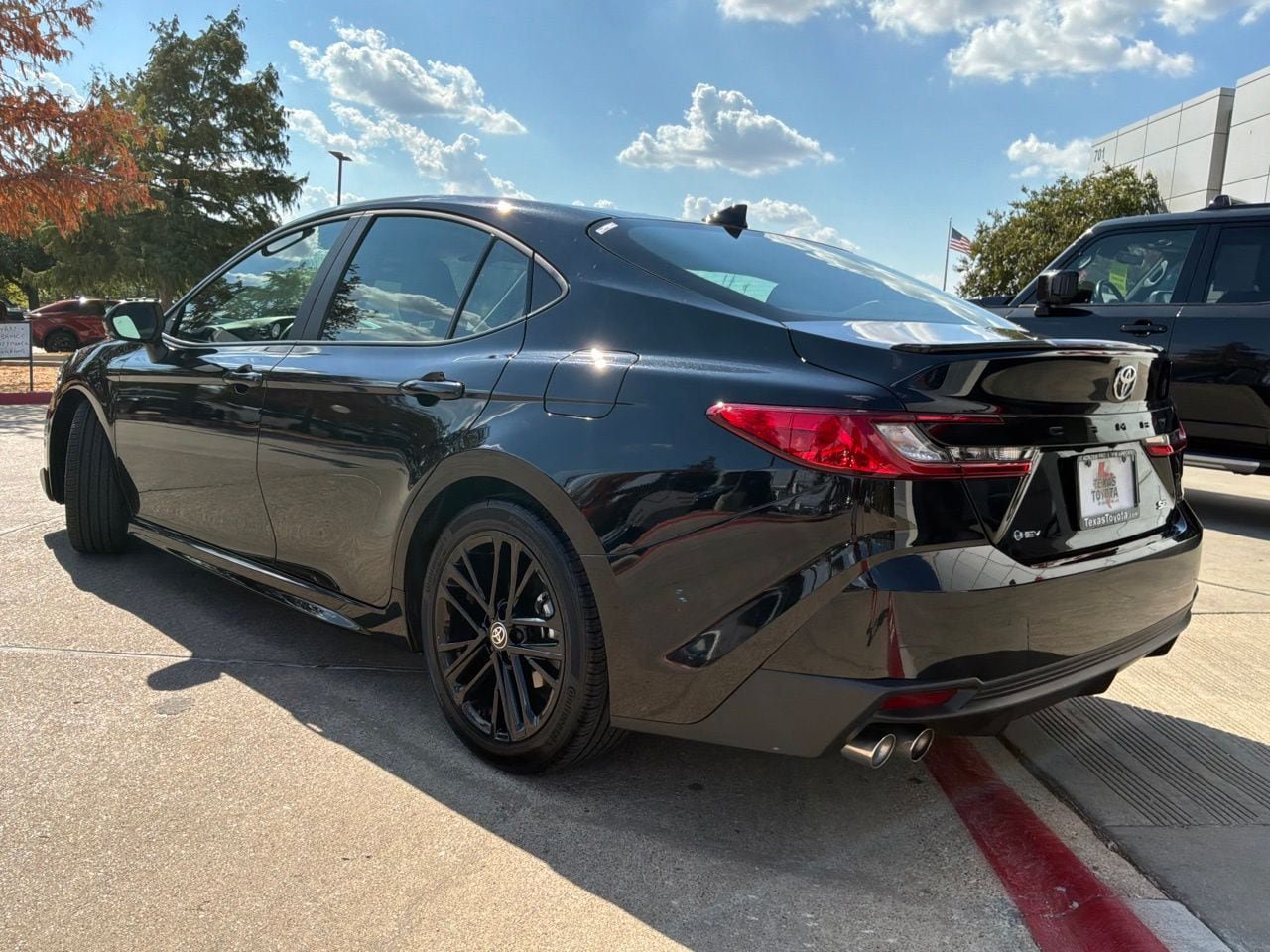 Used 2026 Toyota Camry SE FWD image 8