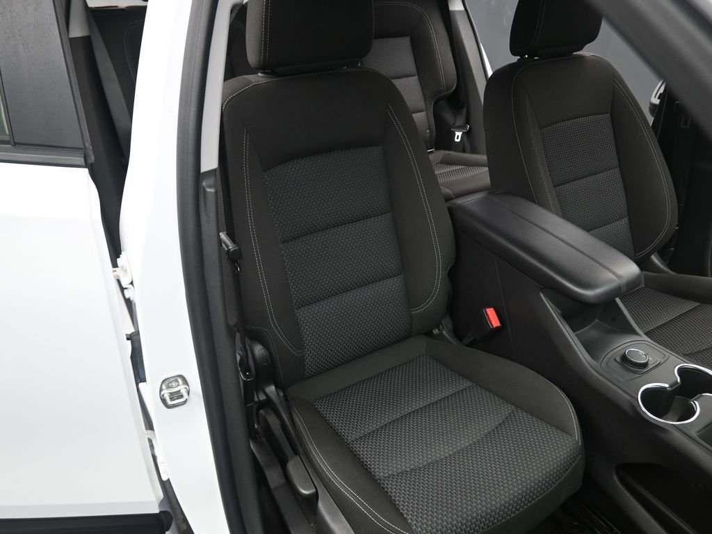 Used 2024 GMC Terrain SLE image 12