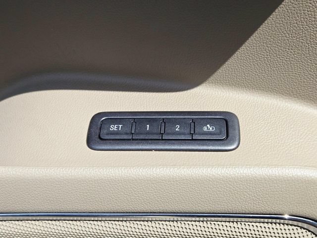 Used 2015 Chevrolet Suburban LT RWD image 38