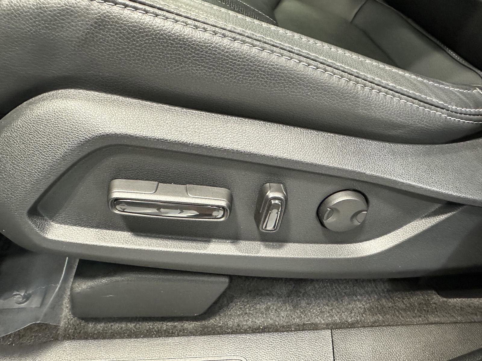 Used 2024 Honda Pilot Touring image 17