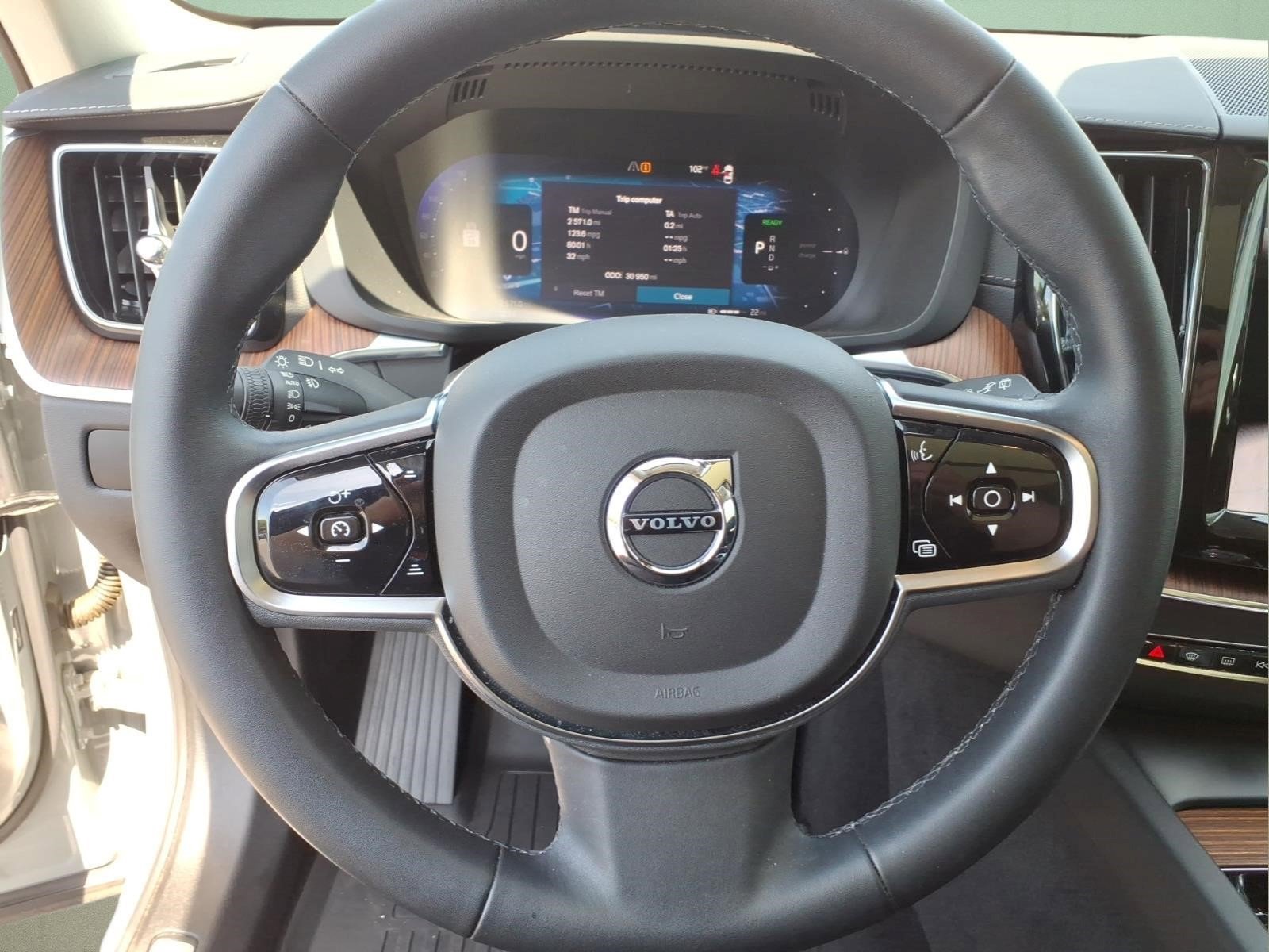 Used 2024 Volvo XC60 T8 Ultimate w/ Protection Package Premier AWD/4WD image 24